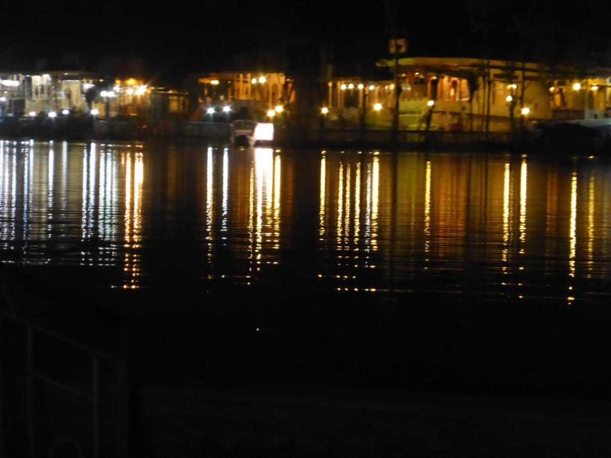 Goona Palace Houseboats Srinagar  Ngoại thất bức ảnh