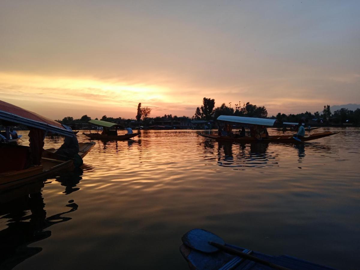 Goona Palace Houseboats Srinagar  Ngoại thất bức ảnh