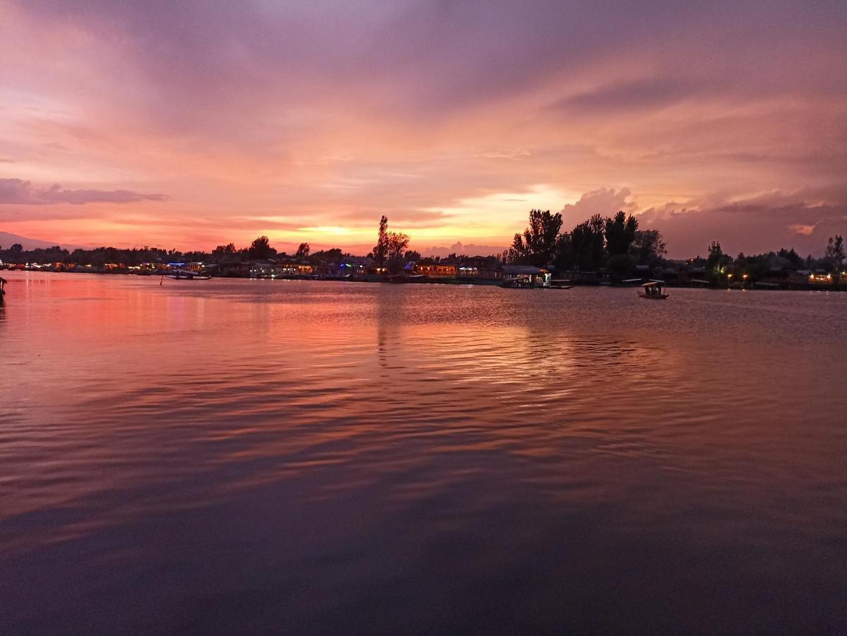 Goona Palace Houseboats Srinagar  Ngoại thất bức ảnh