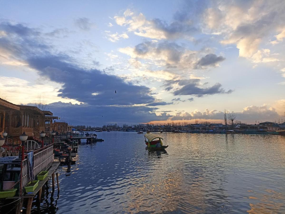 Goona Palace Houseboats Srinagar  Ngoại thất bức ảnh