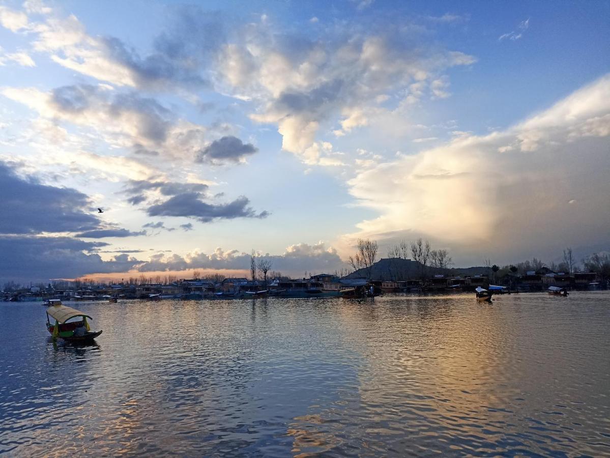 Goona Palace Houseboats Srinagar  Ngoại thất bức ảnh
