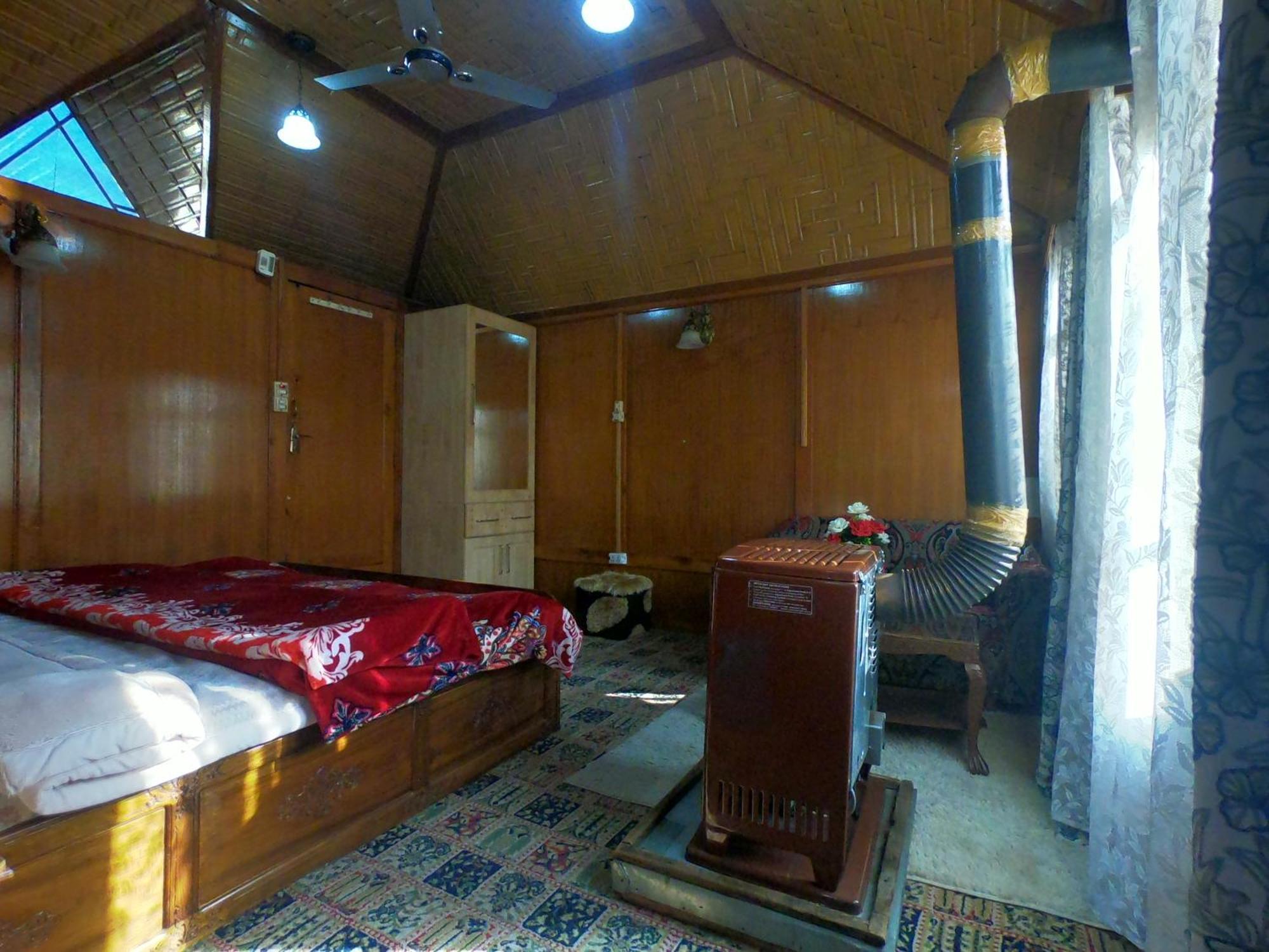 Goona Palace Houseboats Srinagar  Ngoại thất bức ảnh