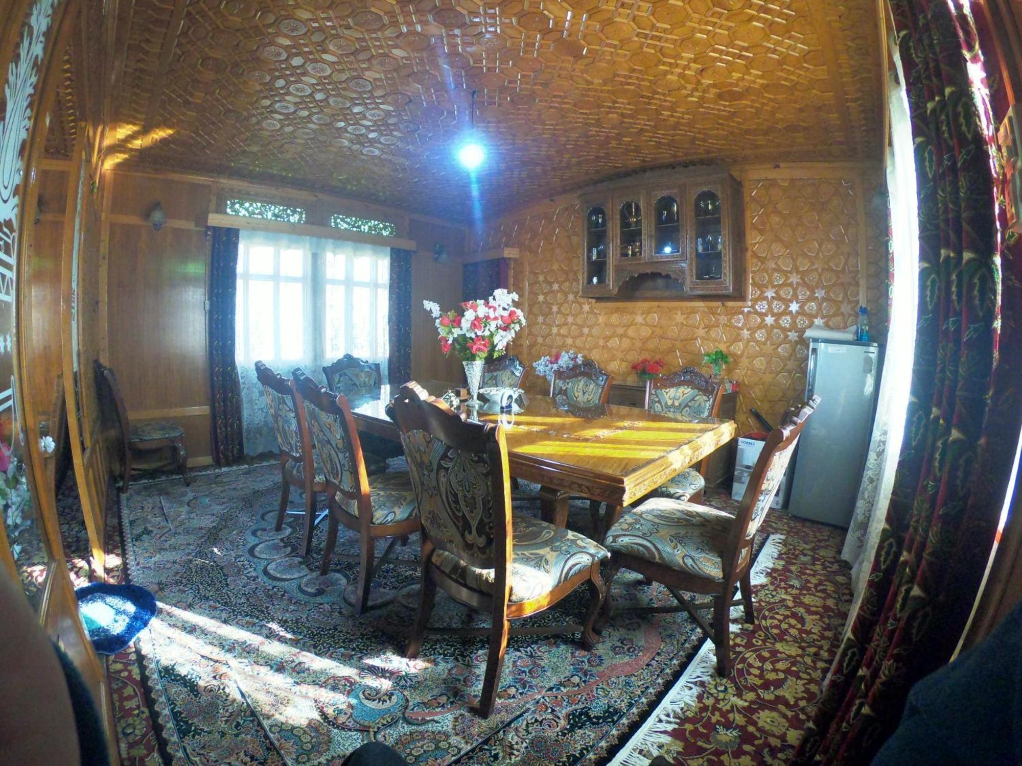 Goona Palace Houseboats Srinagar  Ngoại thất bức ảnh