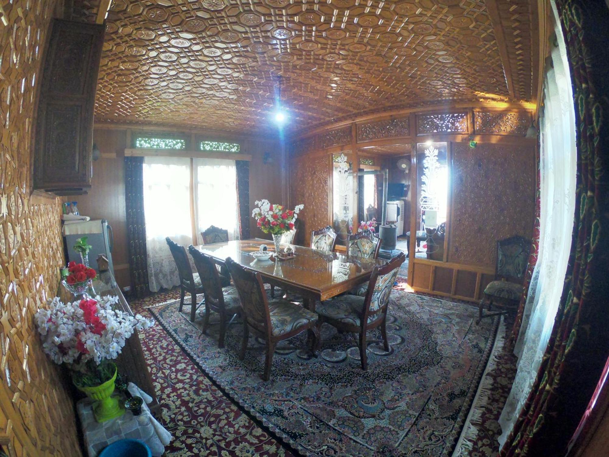 Goona Palace Houseboats Srinagar  Ngoại thất bức ảnh