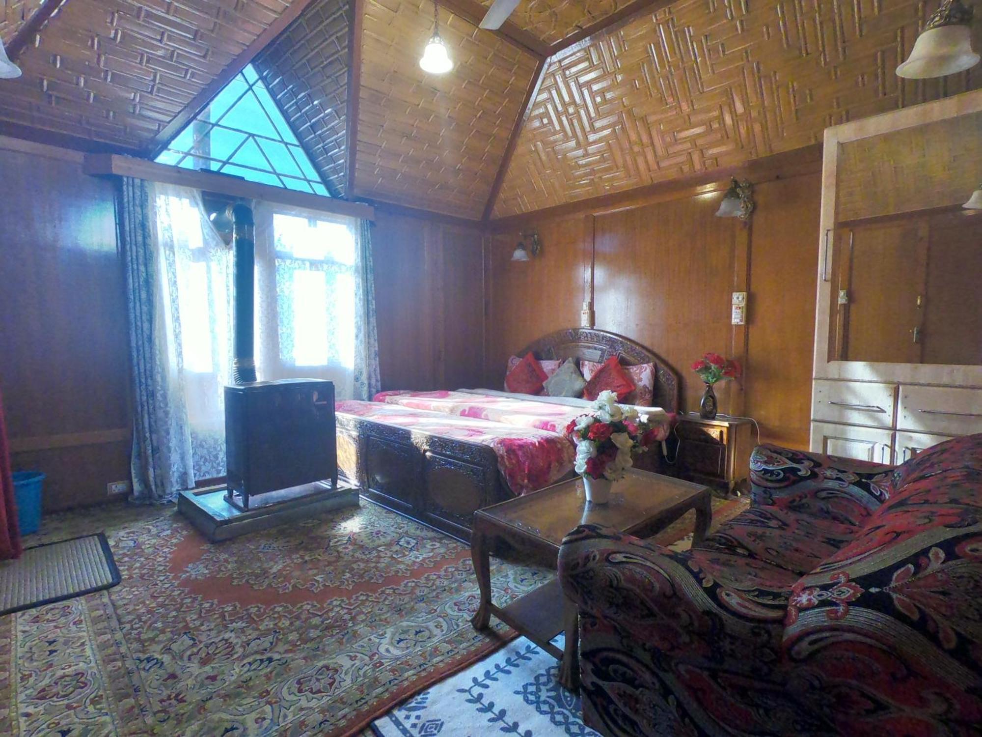 Goona Palace Houseboats Srinagar  Ngoại thất bức ảnh