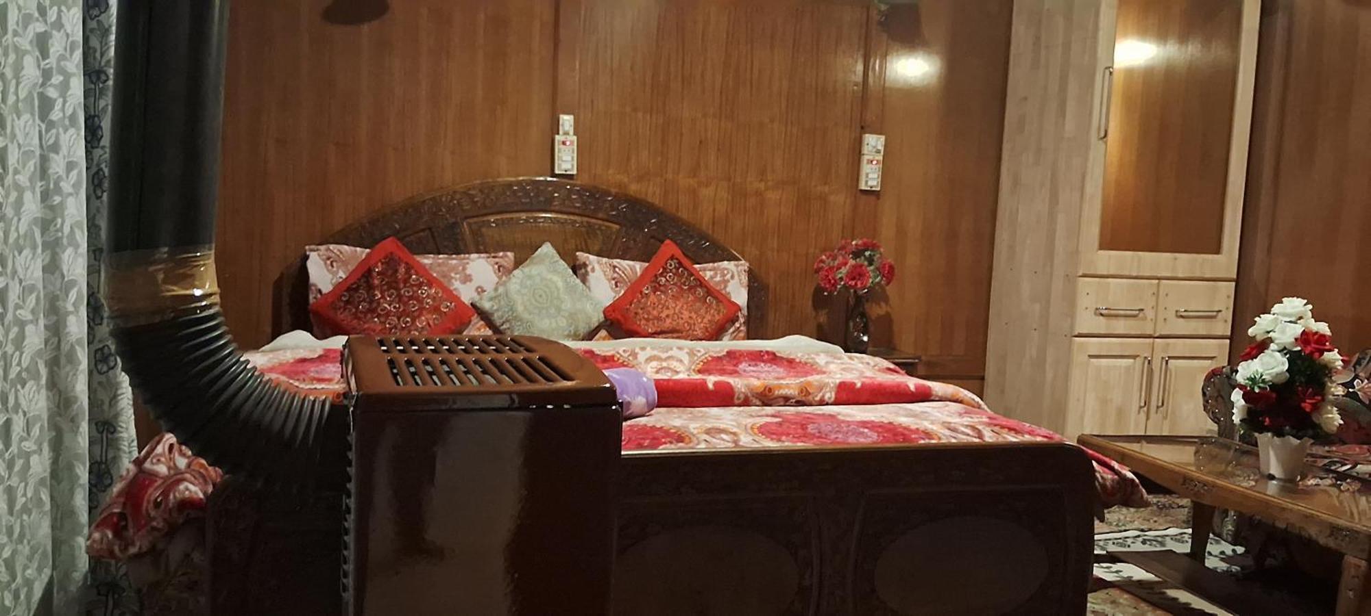 Goona Palace Houseboats Srinagar  Ngoại thất bức ảnh
