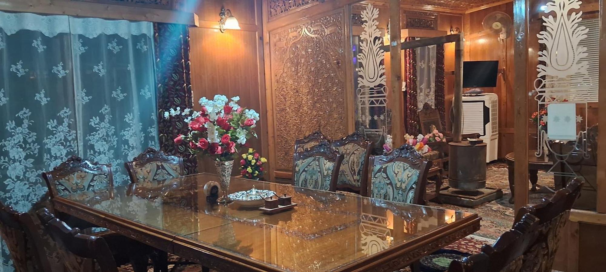 Goona Palace Houseboats Srinagar  Ngoại thất bức ảnh