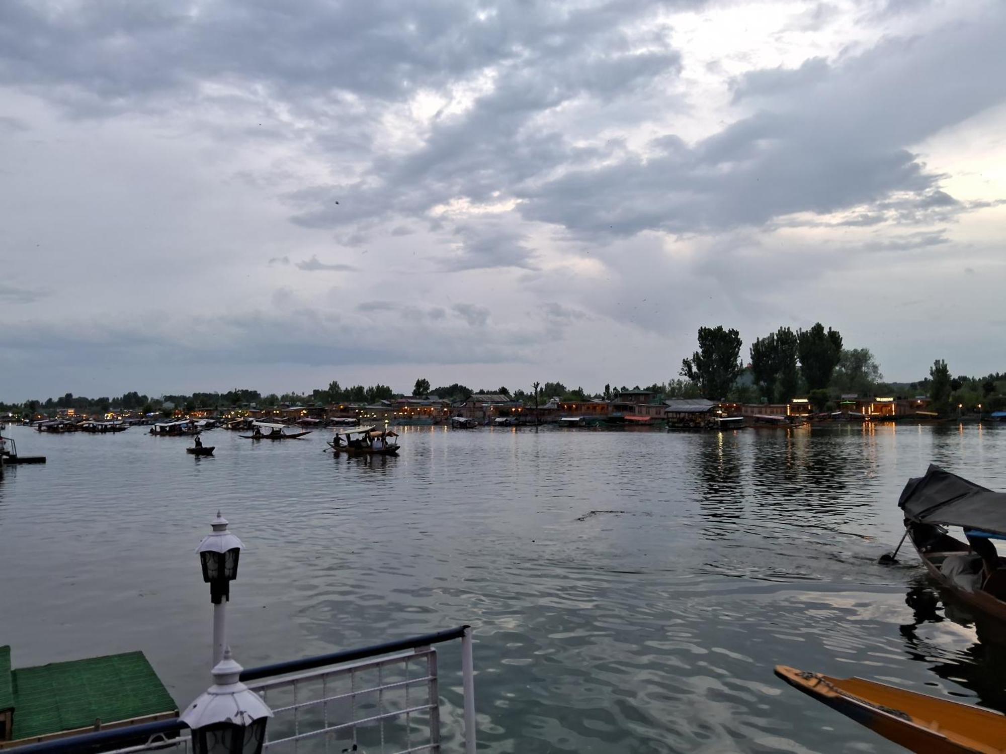 Goona Palace Houseboats Srinagar  Ngoại thất bức ảnh