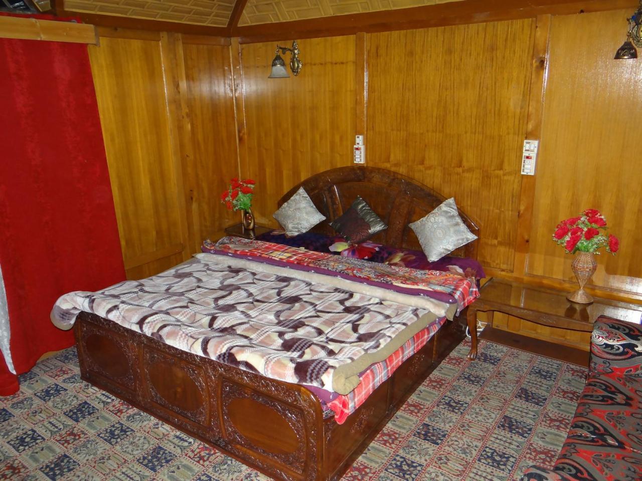 Goona Palace Houseboats Srinagar  Ngoại thất bức ảnh