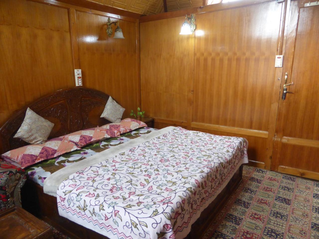 Goona Palace Houseboats Srinagar  Ngoại thất bức ảnh