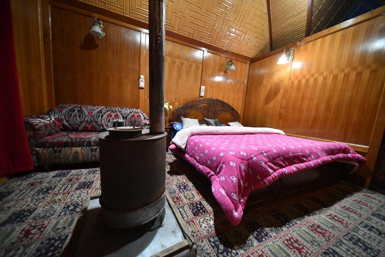 Goona Palace Houseboats Srinagar  Ngoại thất bức ảnh