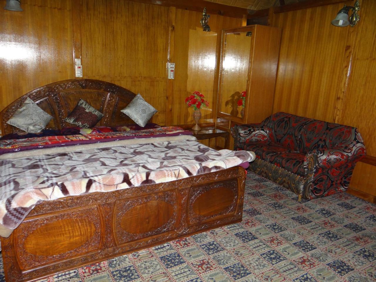 Goona Palace Houseboats Srinagar  Ngoại thất bức ảnh