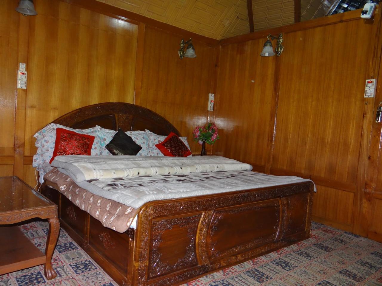 Goona Palace Houseboats Srinagar  Ngoại thất bức ảnh